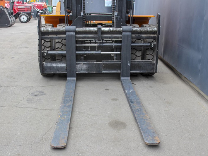 Good Quality Lifting machinery 8ton forklift with Diesel engine CPCD80-G in stock for sale