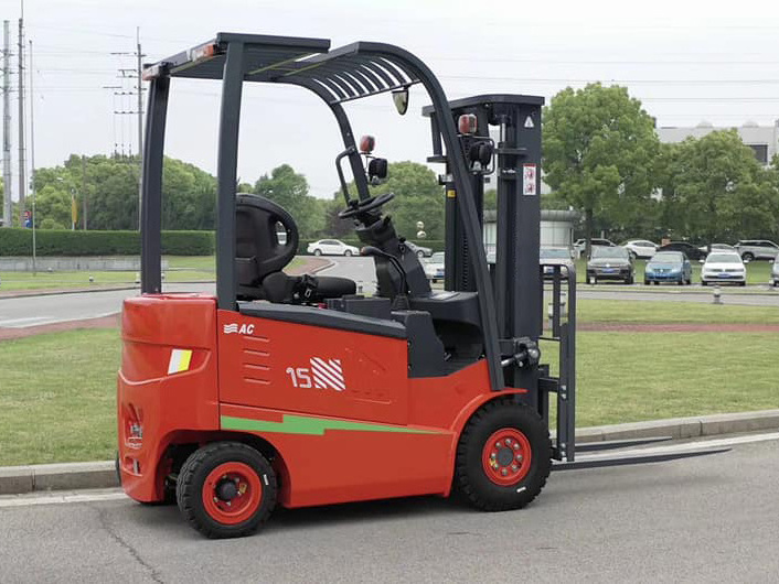 1.5 TON Electric Forklift LG15B With Competitive Price for sale