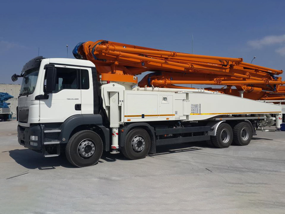 China Zoomlion 56X-6RZ 56m Hydraulic Truck Mounted Concrete Pump in stock