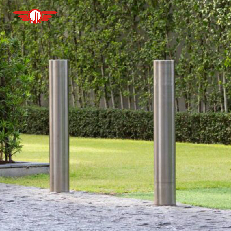 Car Park Bollards Reflective Traffic Barrier Customized Stainless Steel Bollard Warning Fixed Bollard Security Poles