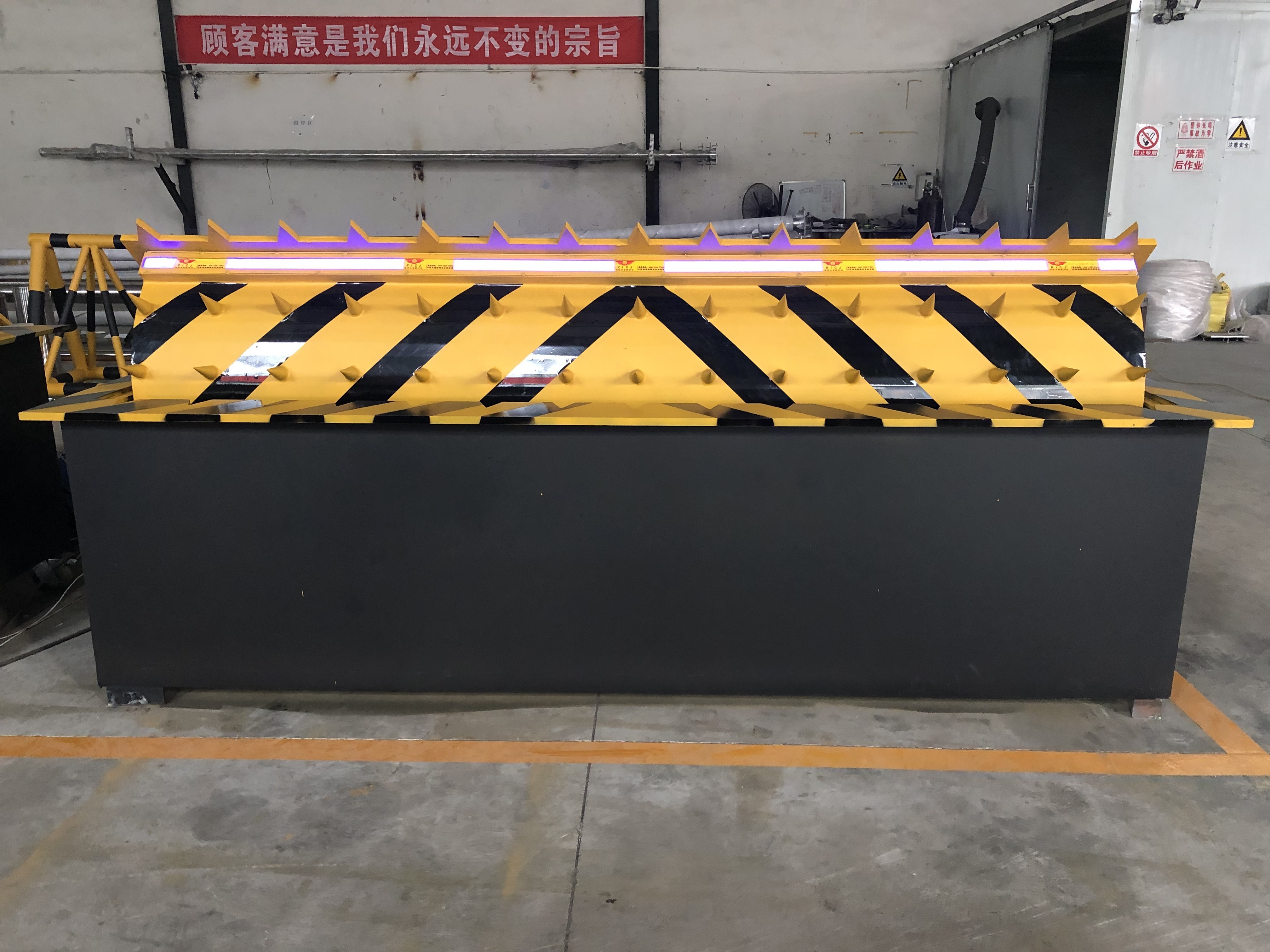 One-Way Roadway Safety Automatic Traffic Control Hydraulic Road Blocker With Spike