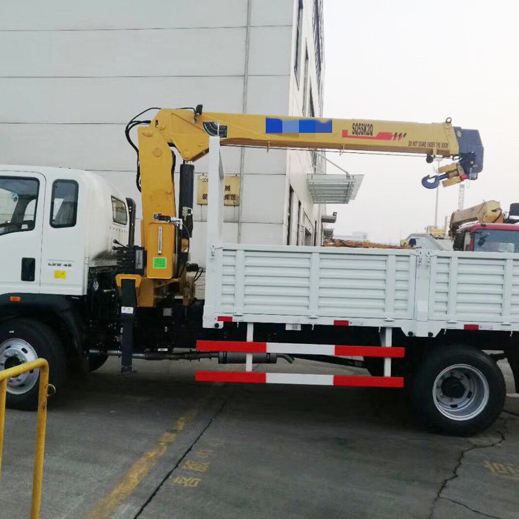 Chinese brand SQ5SK2Q truck mounted crane 5 ton low bed truck with crane