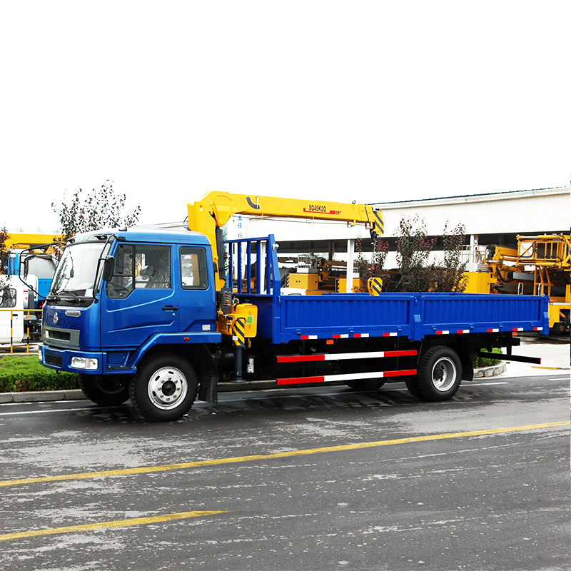 Popular SQ4SK2Q telescopic 4 ton small trailer truck mounted crane with basket for sale