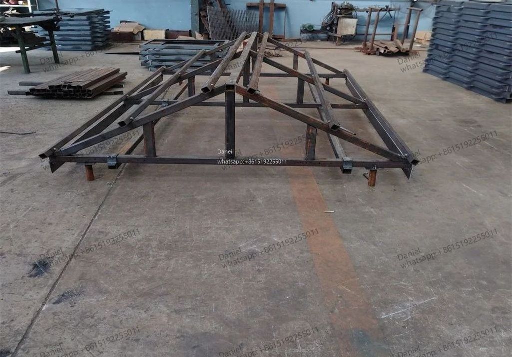 Light galvanized steel roof trusses