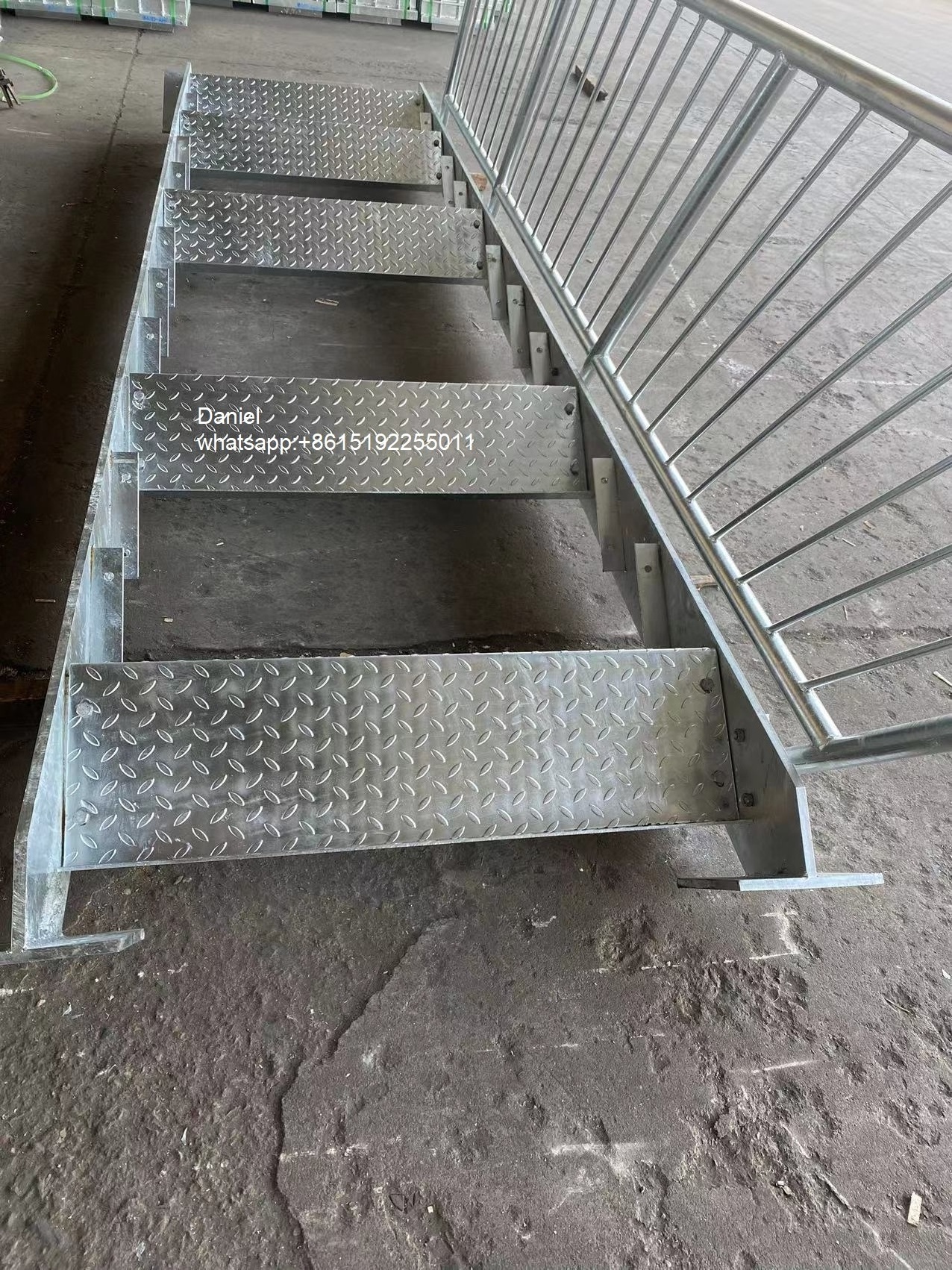 High Quality Metal Bar Safety Steel Grating Step With Hot Dipped Galvanized Steel Grating