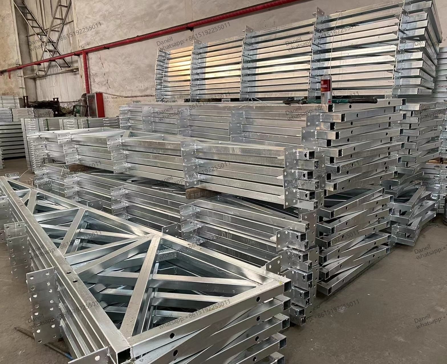 Light galvanized steel roof trusses