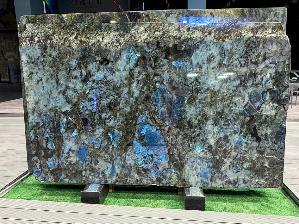 New Arrival Decorative Stone  Blue Emerald Granite Labradorite Blue Granite For Interior Wall Floor Slabs and Tiles