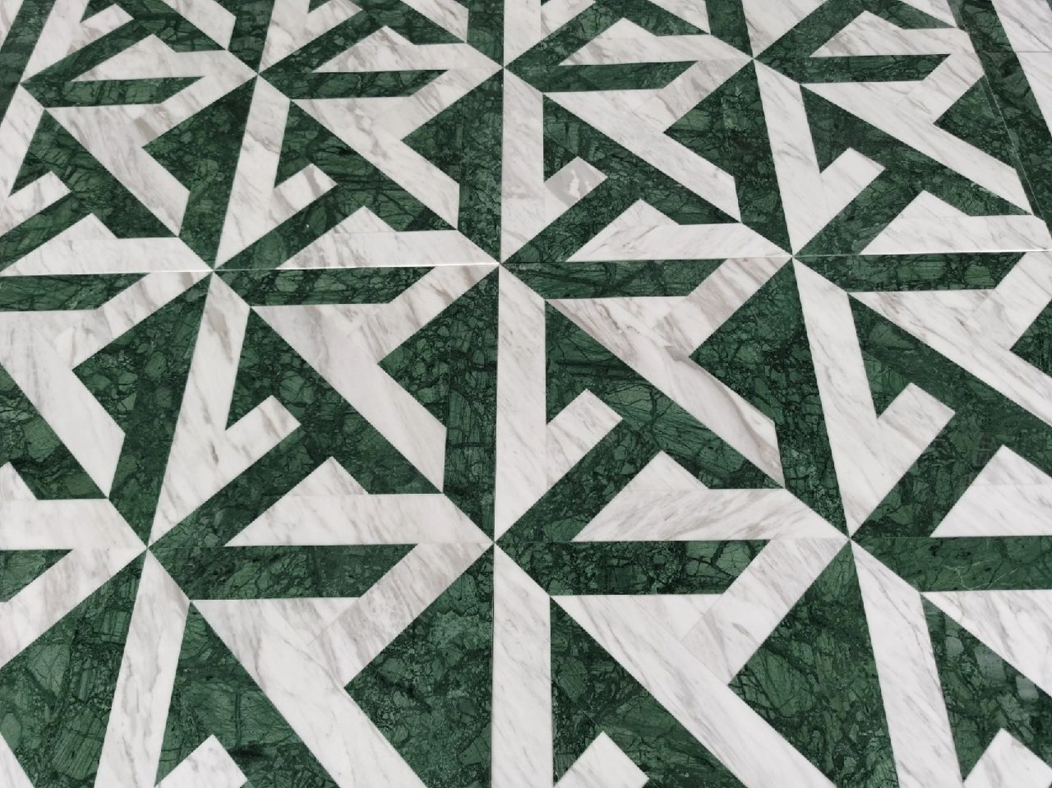 New Luxury Hotel Lobby Flooring Wall Decoration Rice-shaped Mosaic Dark Green and Volakas White Marble Pattern Mosaic Tiles