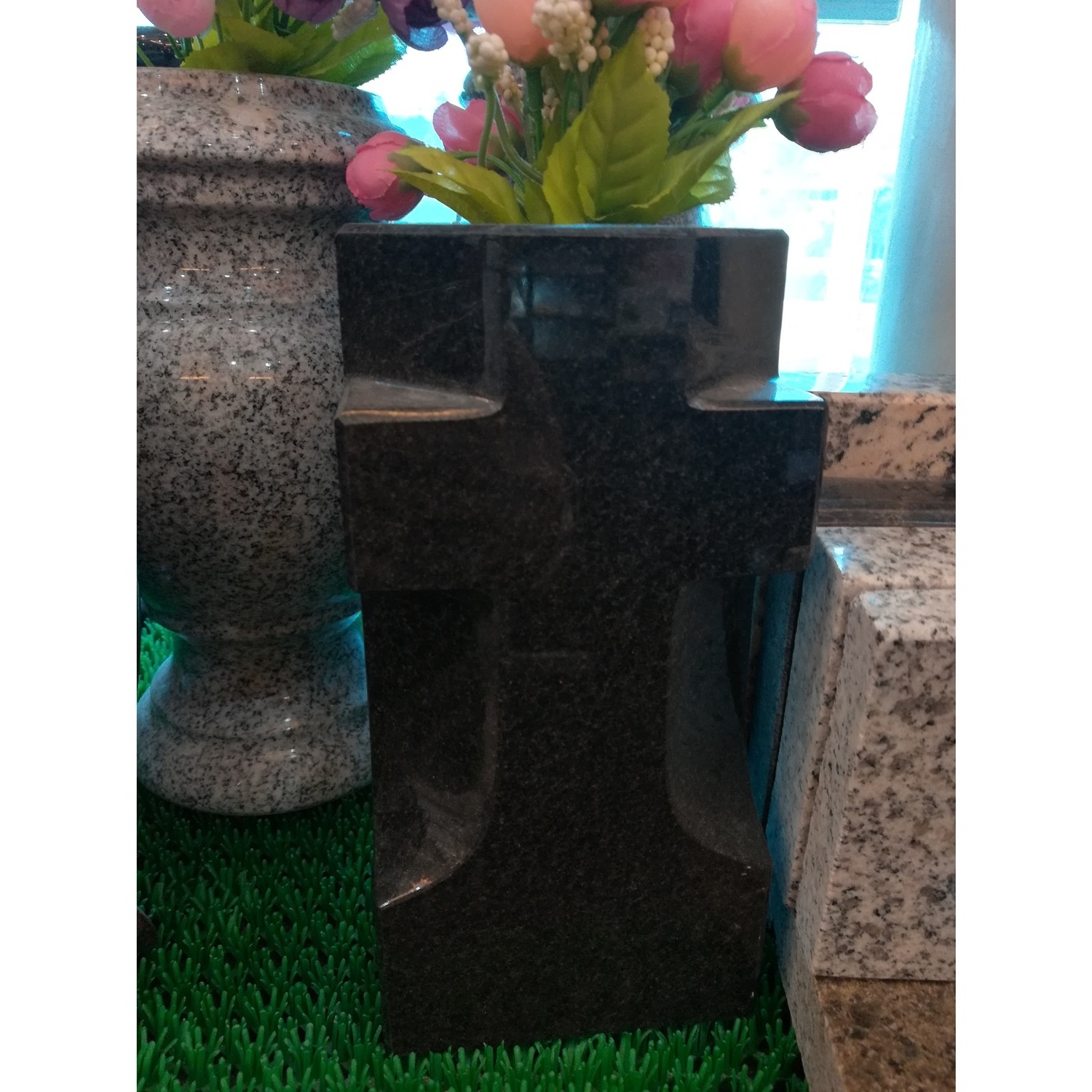 Traditional European Style Cemetery Usage Granite Headstone Vases Tombstone and Monument Granite Flower Vases