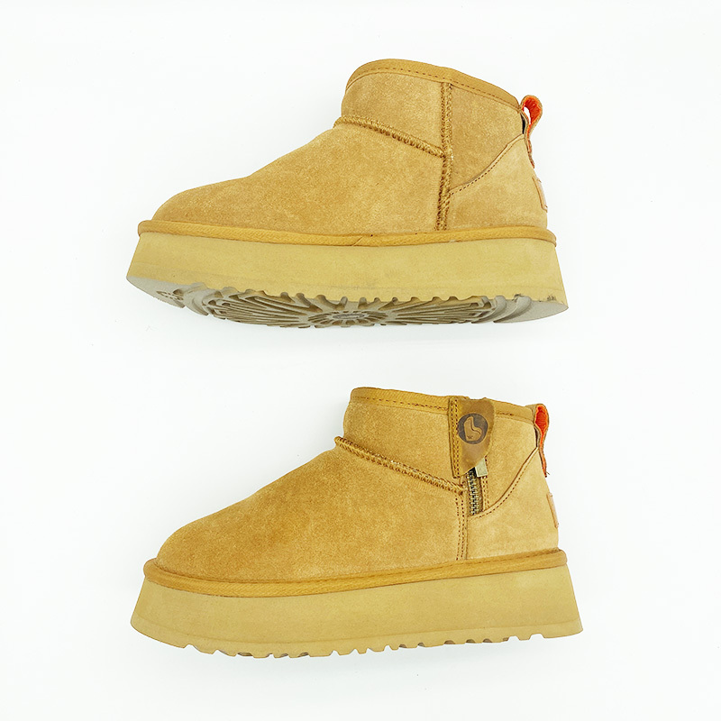 Hot sale factory custom high quality warm Rubber Foam Sole winter boots for resist the harsh winter.