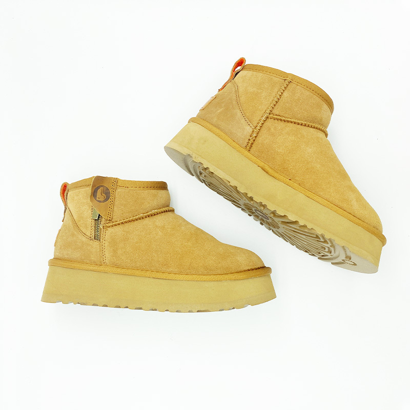 Hot sale factory custom high quality warm Rubber Foam Sole winter boots for resist the harsh winter.