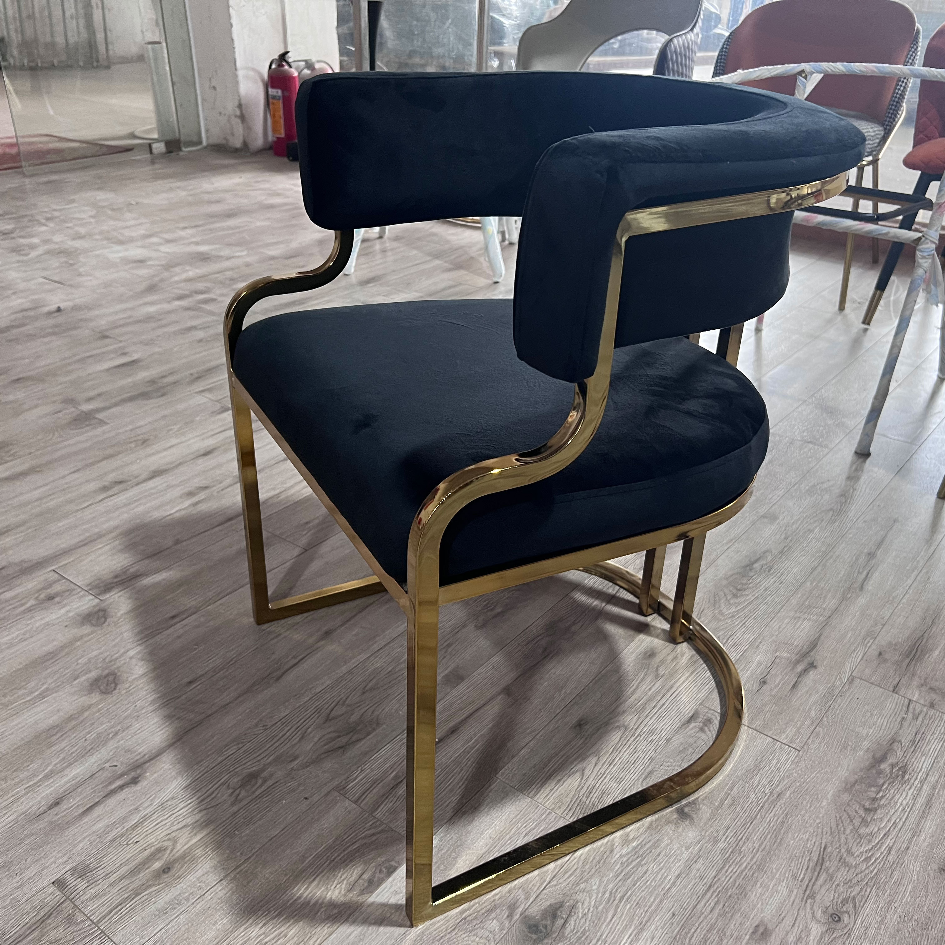 Wholesale Factory Custom Cafe Metal Dine Armchair Restaurant Chair Modern Dining Room Furniture Velvet Fabric Dining Chairs