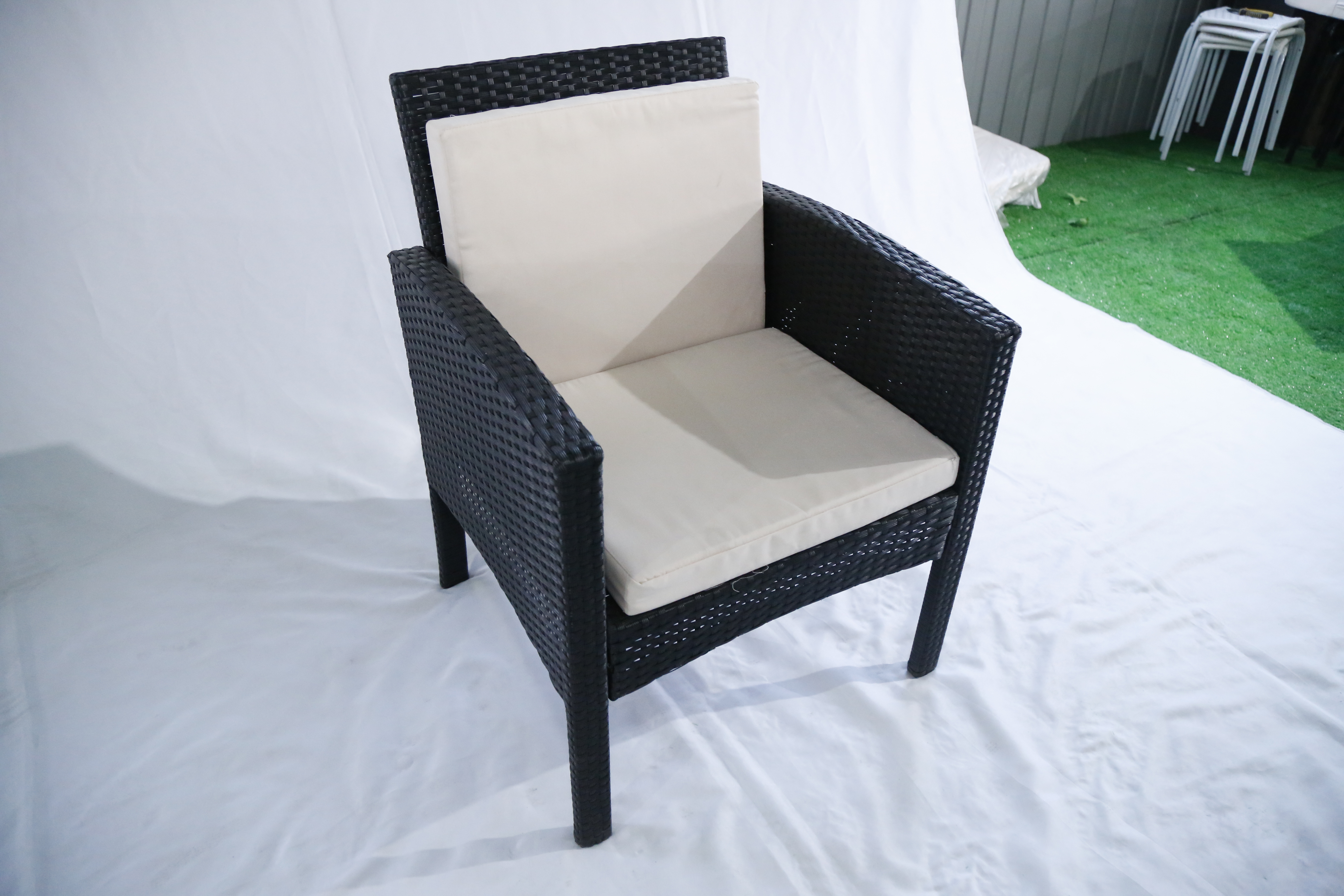 KD New Style Outdoor Furniture Rattan Single Sofa Chair Set Garden Cheap PE Modern Small Dining Table Set 2 Chairs