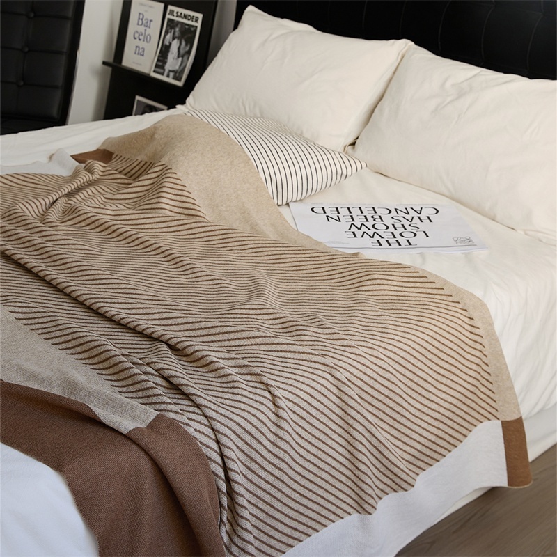 High Grade Simple Patchwork Striped Wool Blending Knitted Throw Patchwork Baby Wool Blanket For 6 Star Hotel Sofa Syg