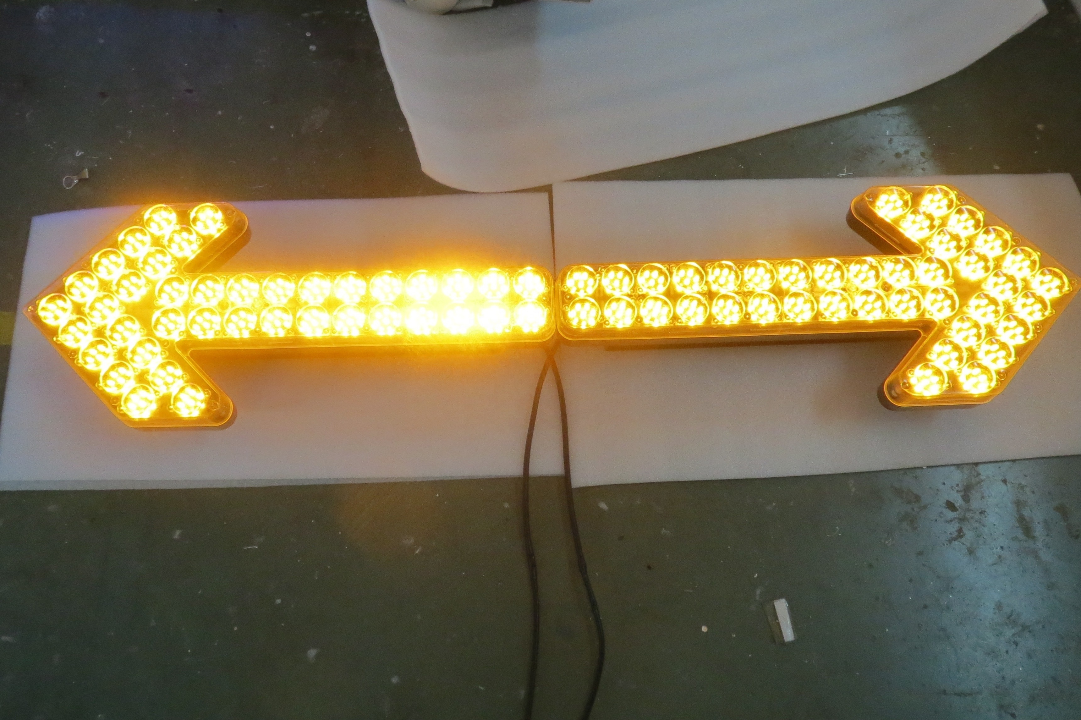 traffic signs led arrow light signal board arrow flashing lights