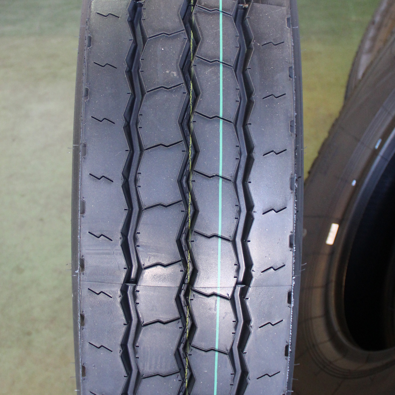 Thailand High Quality Radial Truck Tire 10.00R20 18PR with BIS certuficate