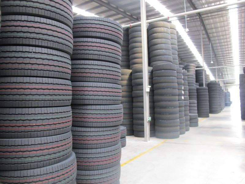 Top Quality excellent oblique pattern block Tyre 8.25R20 9.00R20 Radial Truck Tyre low heating performance for longer miles