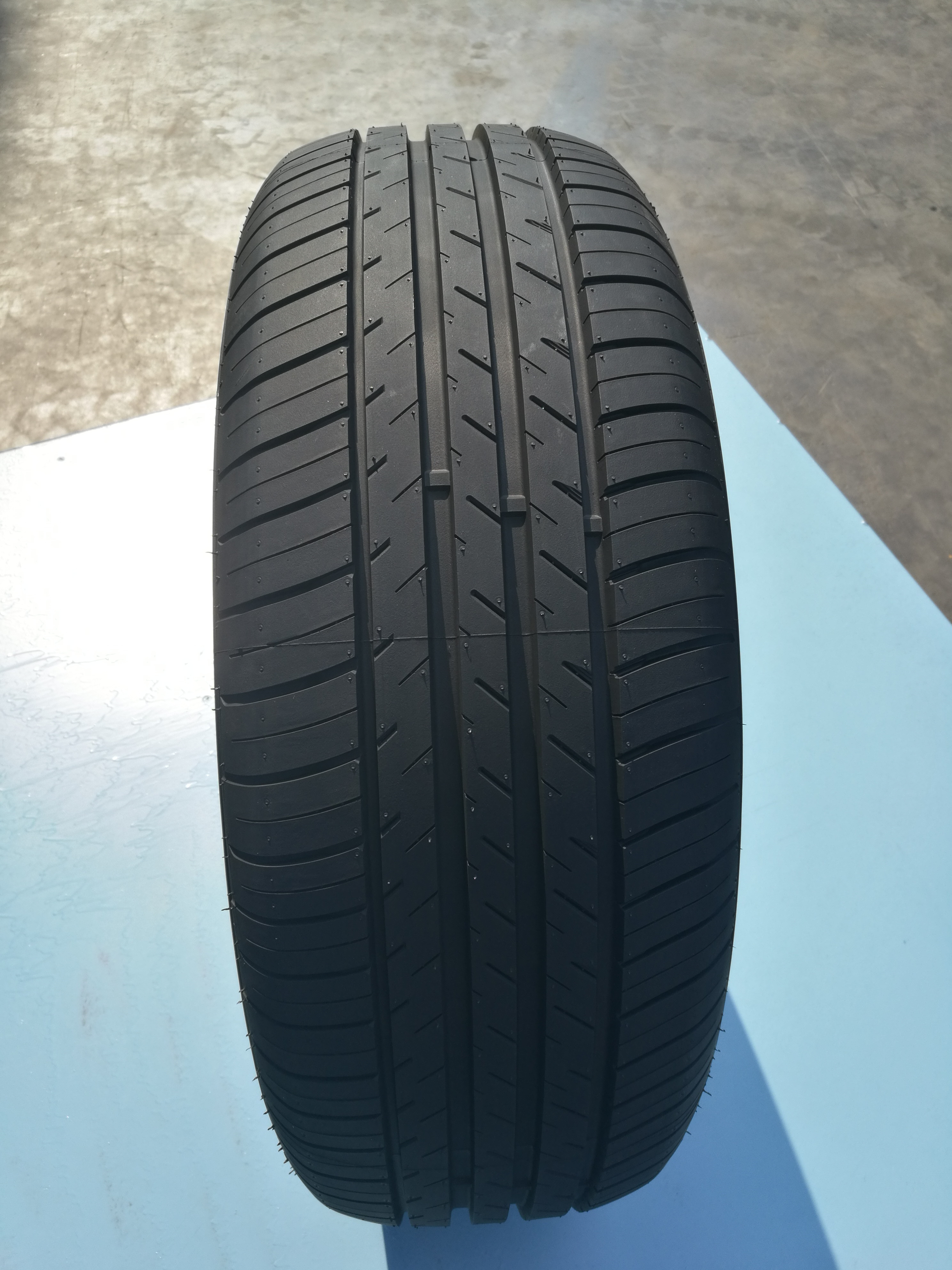 Best Chinese brand passenger car tires R13 R14 R15 R16 R17 R18 R19 R20 slicks tires PCR Semi Slick car tire