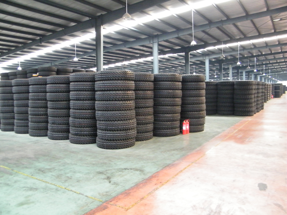 High Quality semi dot slick road tyres 265/35R18 best semi slick tires excellent cornering performance passenger car tires