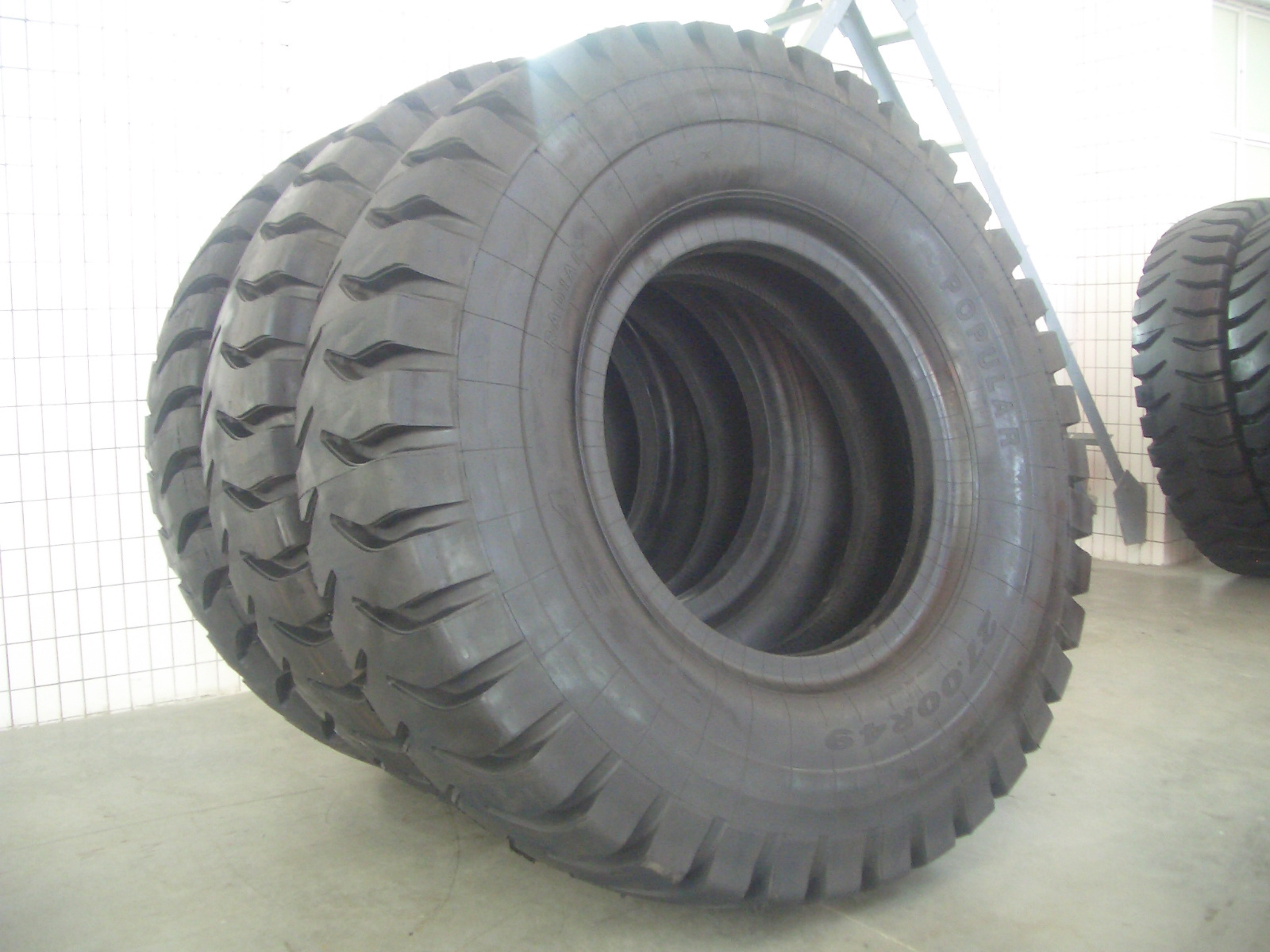 Bias Tube Tubeless Scraper Loader Grader Excavator Bulldozer Industrial Tire