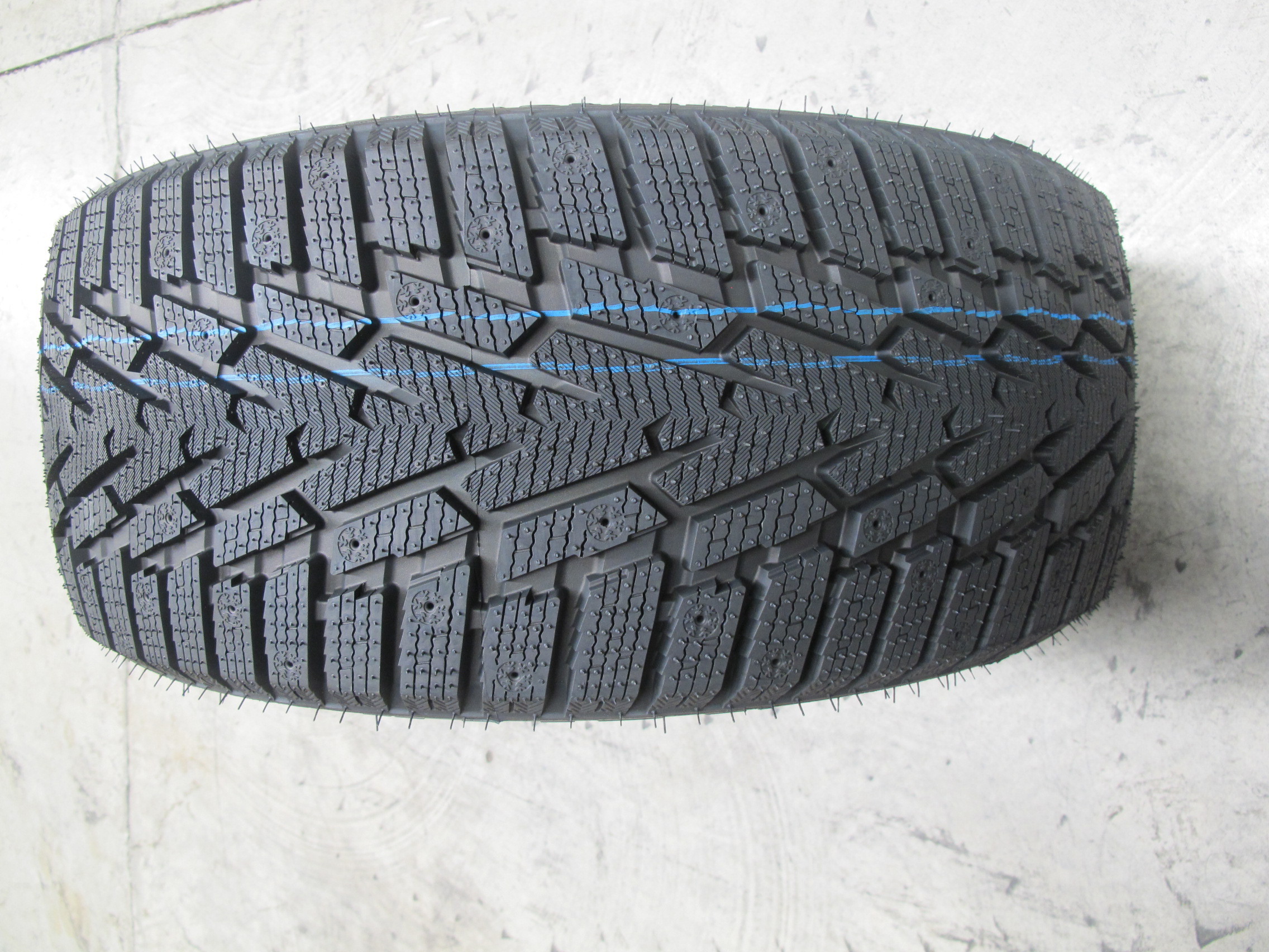 Chinese Passenger Car Tyre White sidewall PCR tires 185/R14C 195R14C 195R15C Winter car tyre