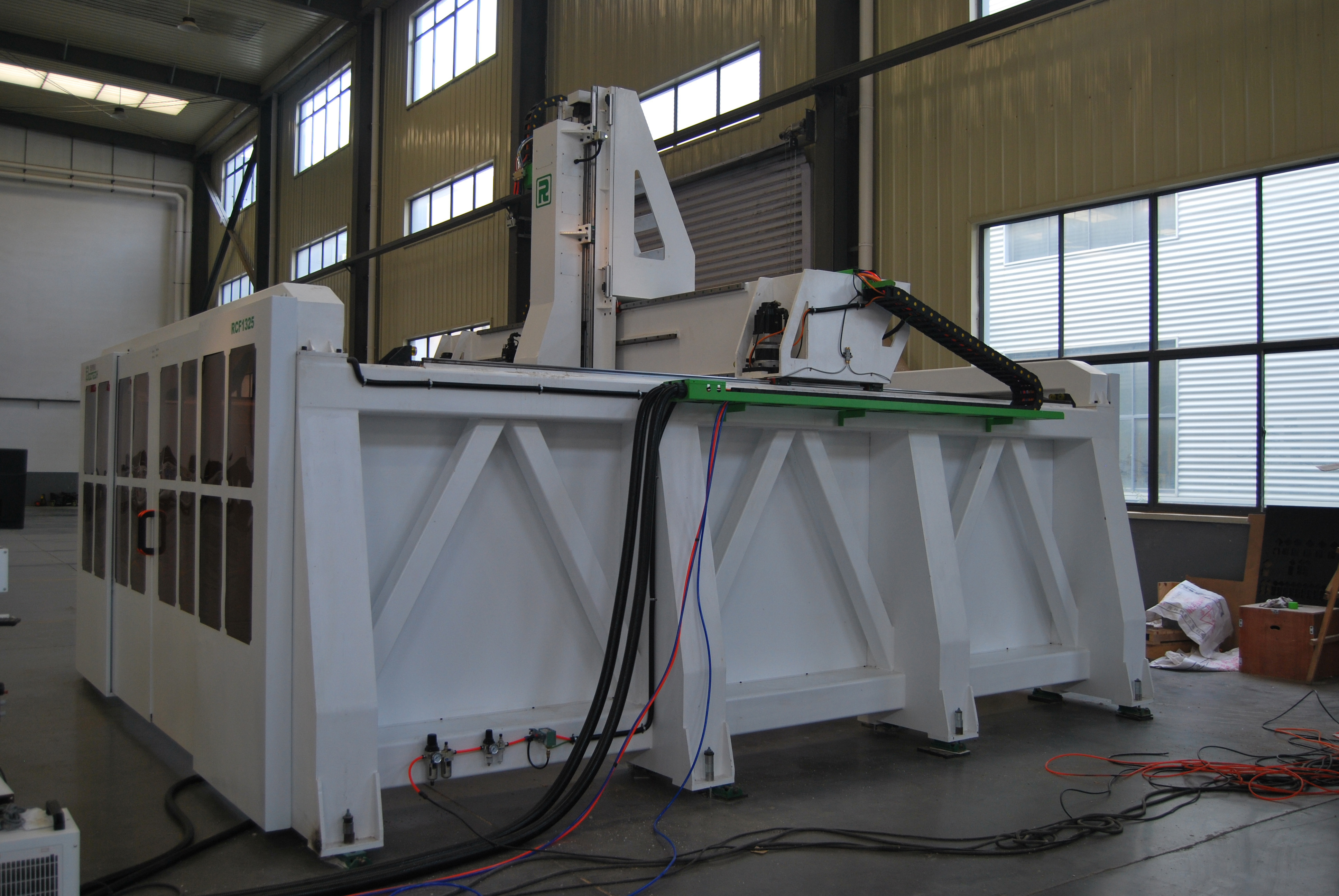 CNC Machine Price RCF2560 Boat/car Molding 5 Axis Router Yaskawa Servo Osai System 15000mm/min 3000 25000mm/min