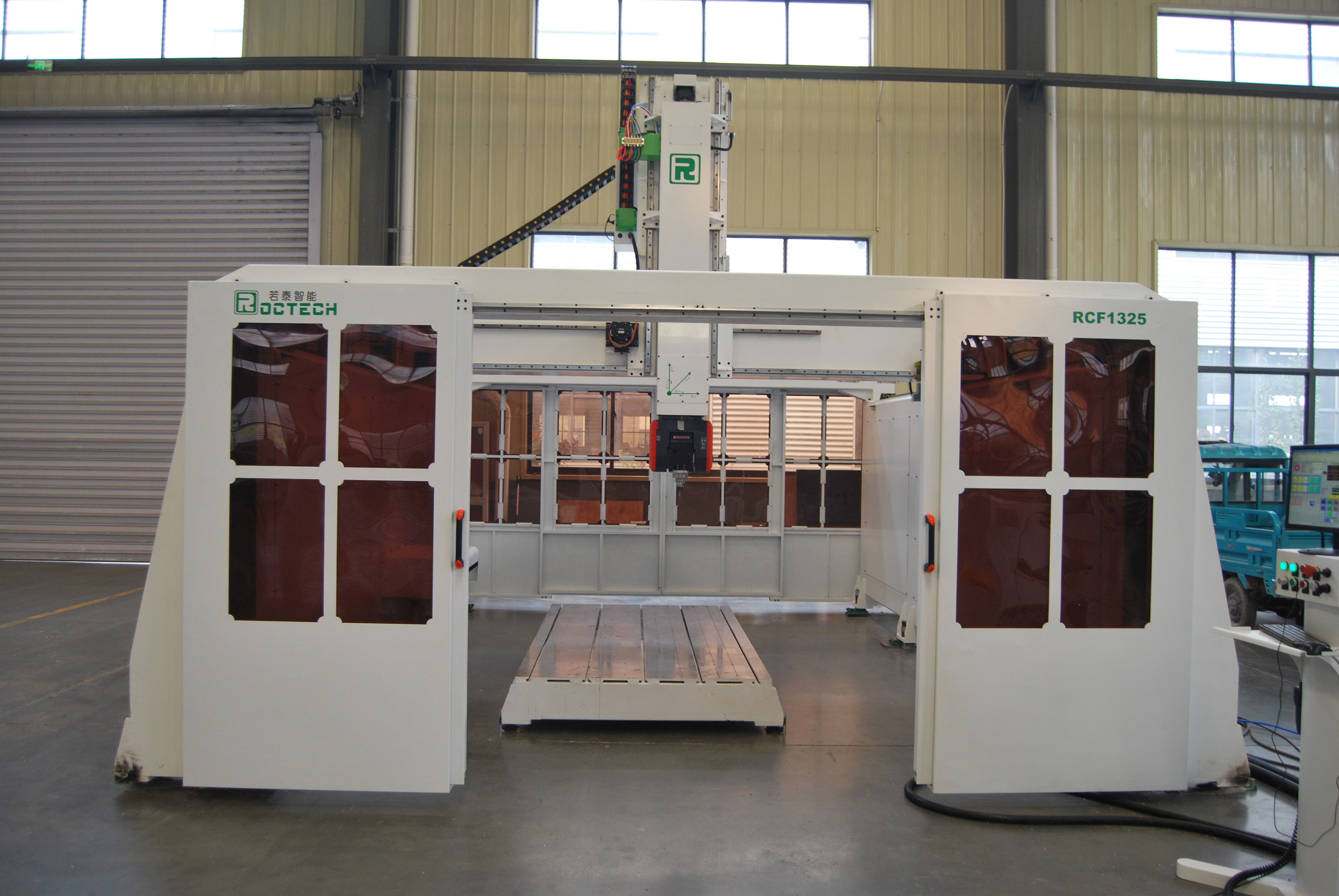 CNC Machine Price RCF2560 Boat/car Molding 5 Axis Router Yaskawa Servo Osai System 15000mm/min 3000 25000mm/min