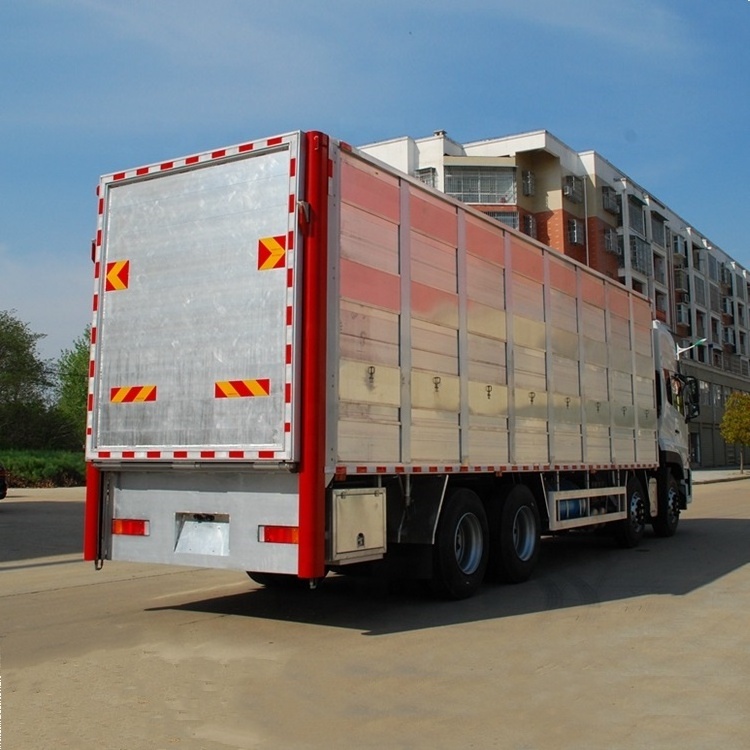 Dongfeng brand 20 ton 8x4 stock pig transportation truck with feeding system auto loading animals truck