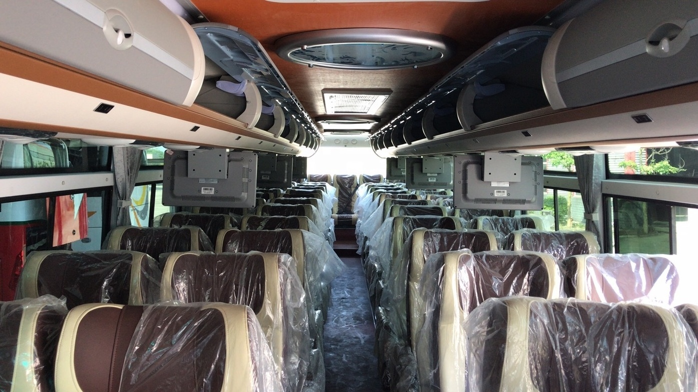 70 seats luxury tour bus front engine double rear axle coach buses for Africa