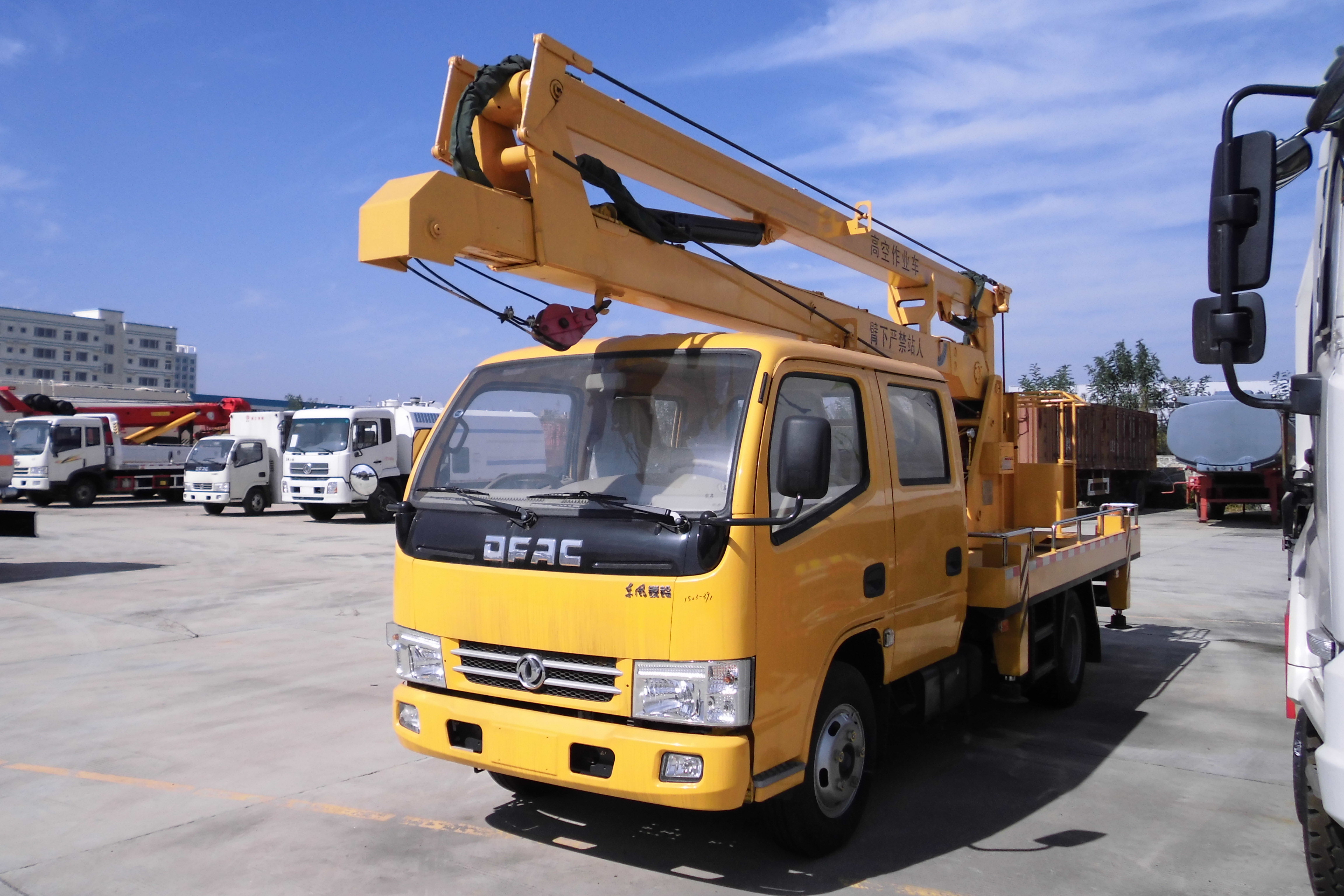 ladder lift truck 42 Meter Hydraulic Truck Mounted Aerial Telescopic Access Ladders Bucket Truck Boom Lift Aerial Manli