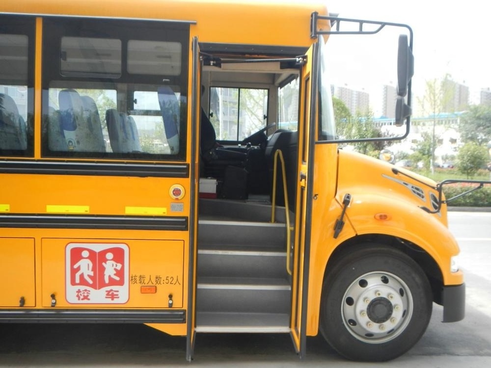 Manufacture Student Shuttle Bus Yellow School Bus 19 Seats Diesel 68HP All Vehicle Safety Belt