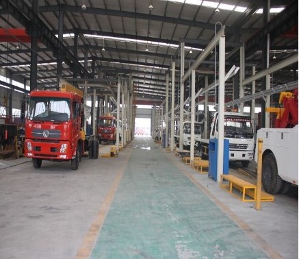 Dongfeng wreker truck 4*2 tow truck rollback wrecker bed for sale