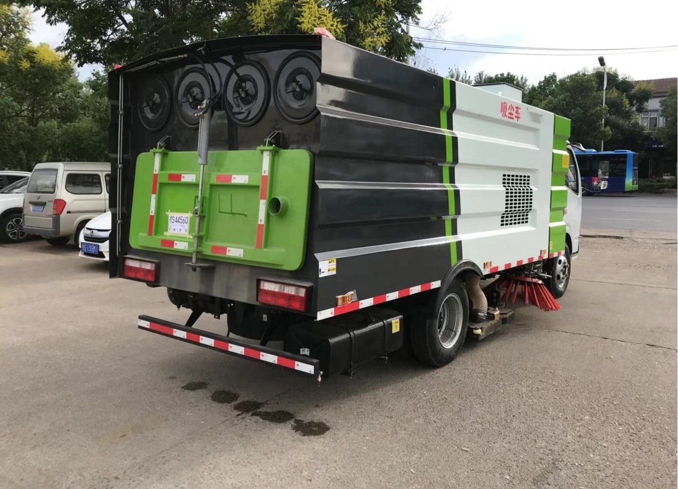 Made in small vacuum 5000L  road sweeper truck for sale