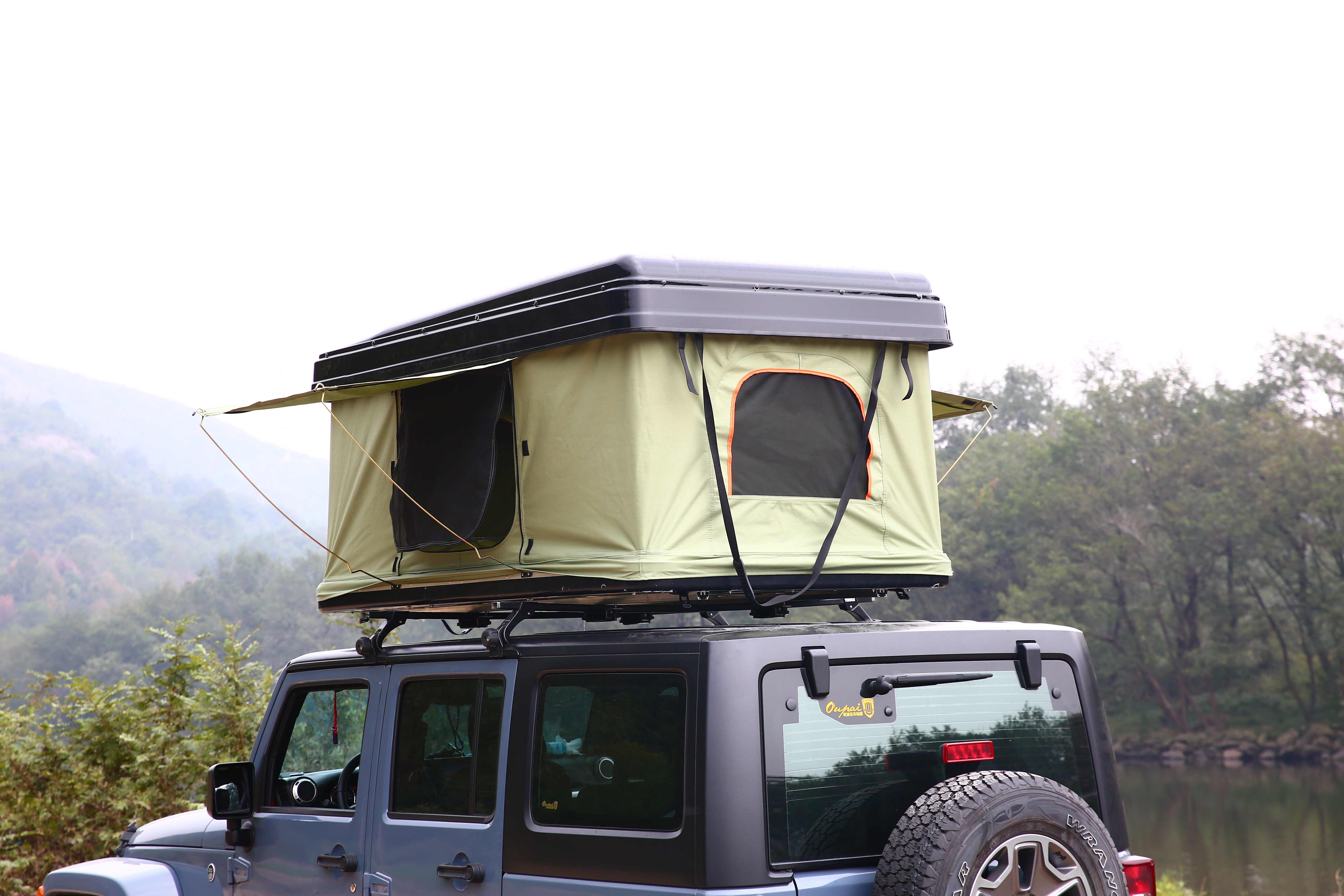 The new design hot Hard Shell Roof Top Camper Trailer Tent with ladder