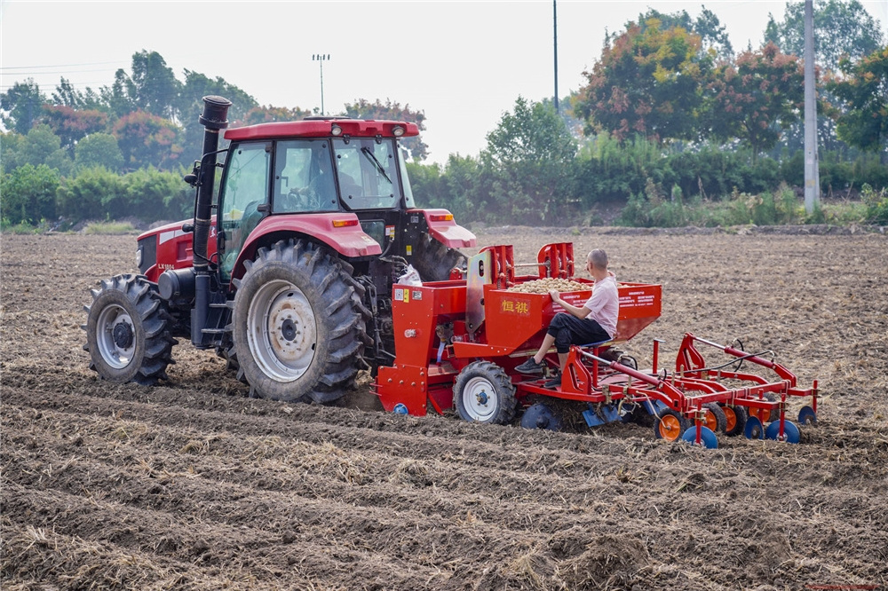 Less Manpower Potato Tomato Onion Planter And Seedling Transplanter