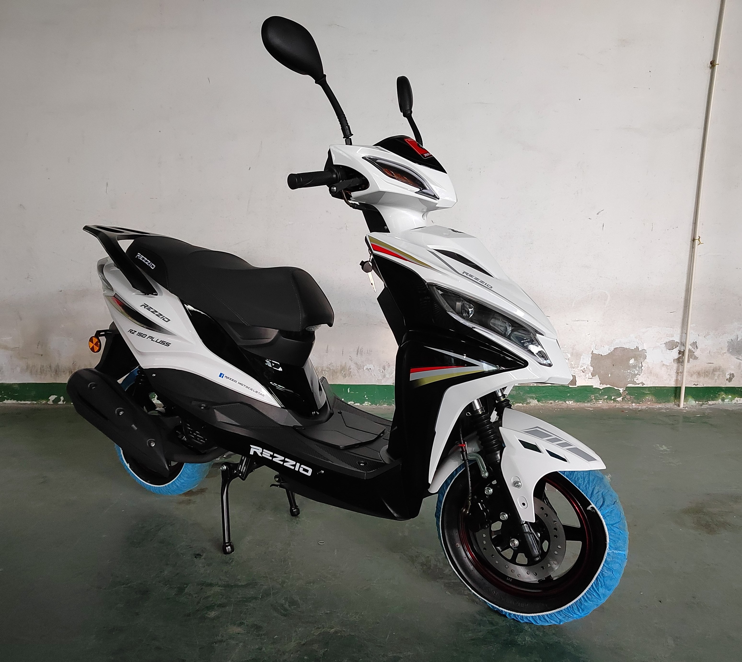 2024 New mini bike gasoline 50cc moped motorcycles street bike gas ladies gas scooters petrol scooter 2 stroke dirtbike