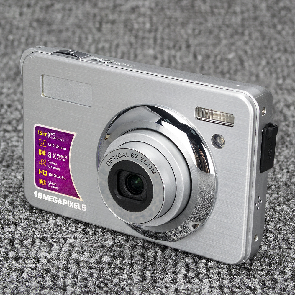 Exquisite The portable 2.7 inches optical zoom digital camera for photography