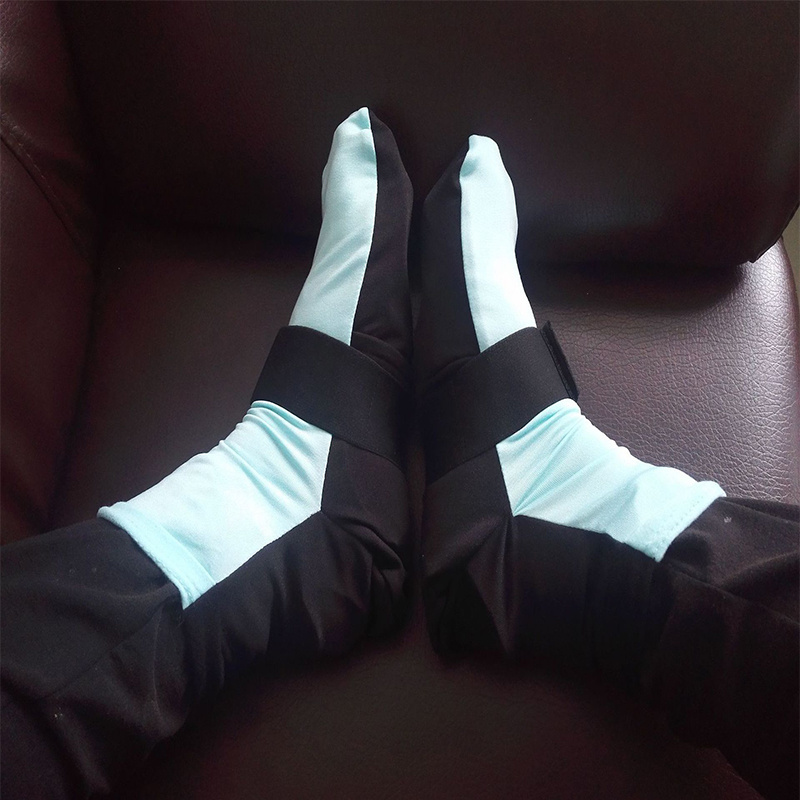 Factory direct sale moisturizing hot and cold pain relieving gel socks