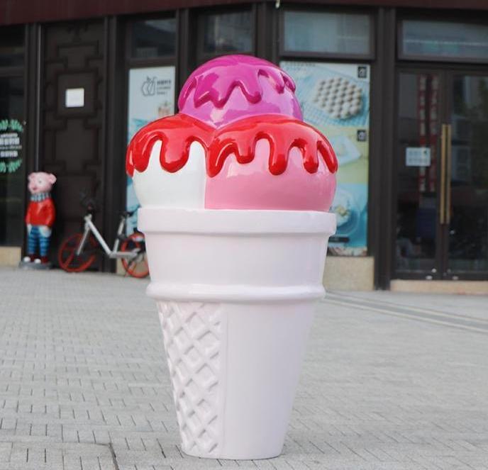 Theme Park Outdoor Decor Large Fiberglass Ice Cream Cone chairs and table Standing Resin Statues For Mall Decoration