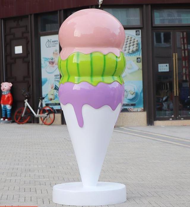 Theme Park Outdoor Decor Large Fiberglass Ice Cream Cone chairs and table Standing Resin Statues For Mall Decoration