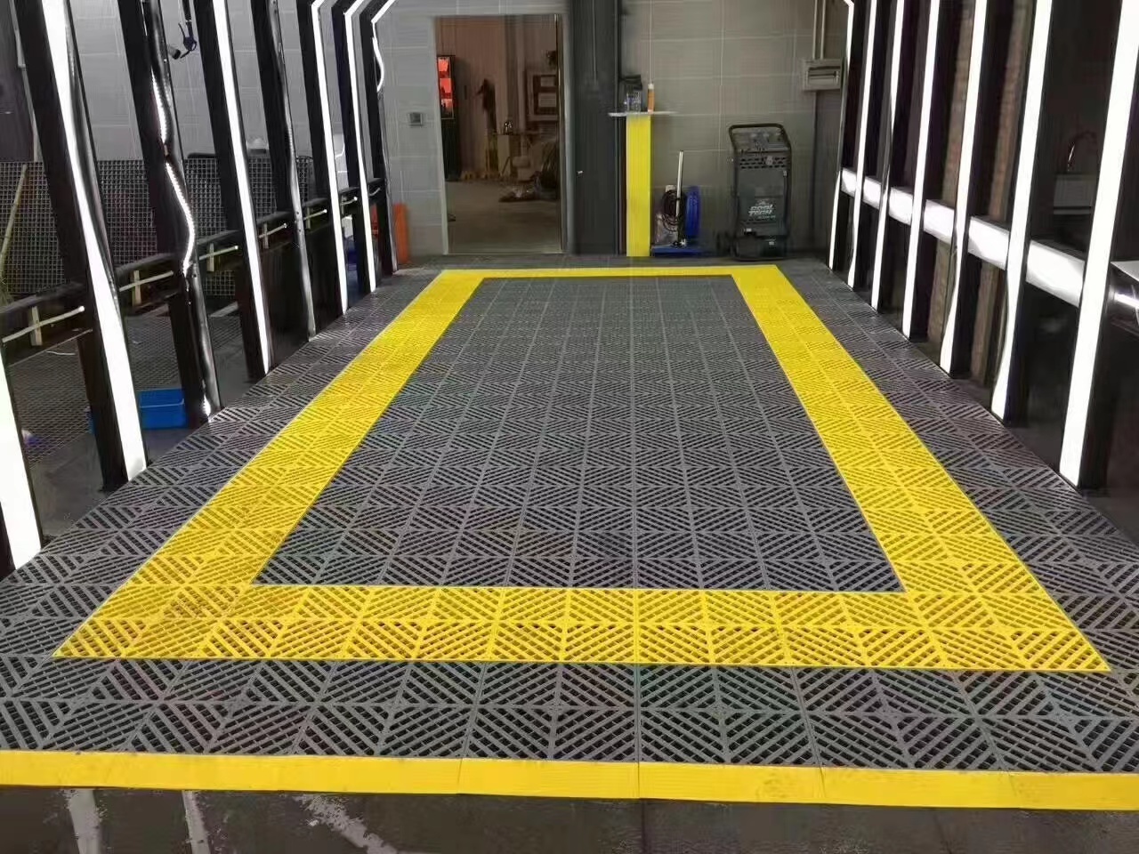 Car Wash Shop Floor Grille 4s Car Beauty Shop Floor Grid Plate Drainage Plastic Splicing Trenchless Floor Mat