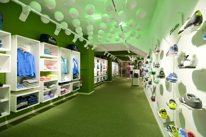 Customized Showroom Retail Sport Shoe Store Shoes Display for Retail Shop Wall Mounted Shoes Display Rack