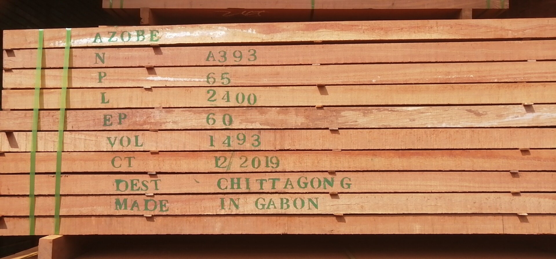 Azobe wood with Excellent corrosion resistance