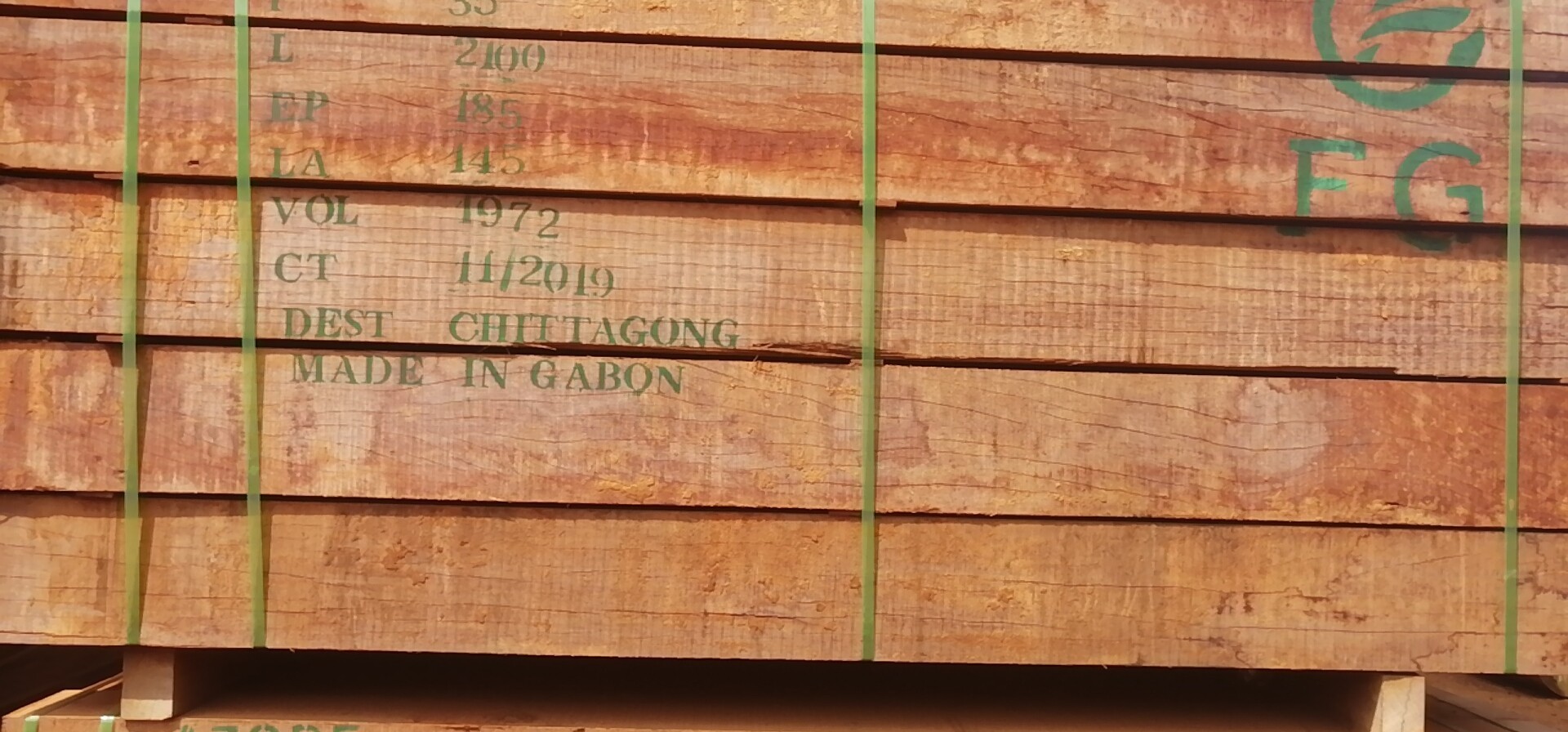 Azobe wood with Excellent corrosion resistance