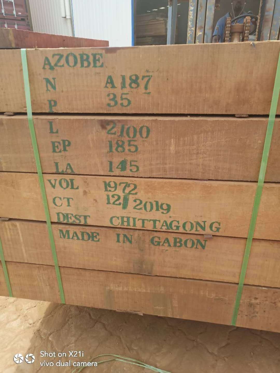 Azobe wood with Excellent corrosion resistance