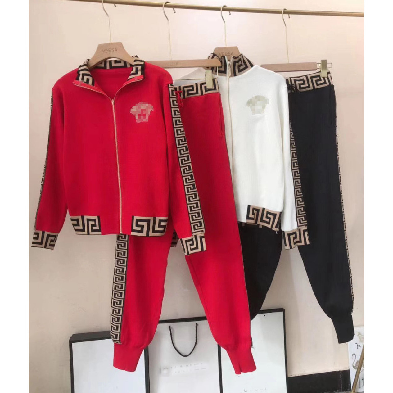 Factory Direct Sale Logo Women Plus Sized black Tech red Jogging Suit