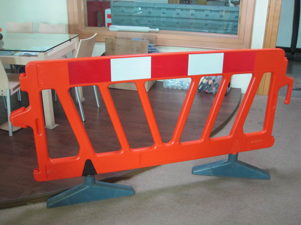 Plastic Pedestrian Safety Barriers Road Plastic Traffic Barrier for Sale