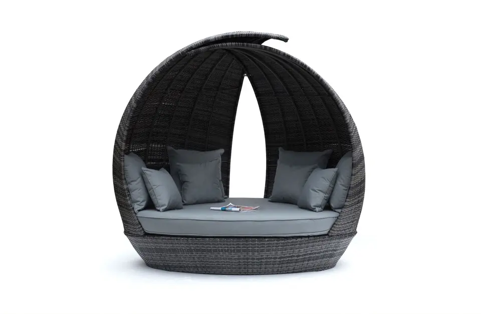 Outdoor Furniture Round Rattan Woven Rope Moon Daybed Leisure Bed