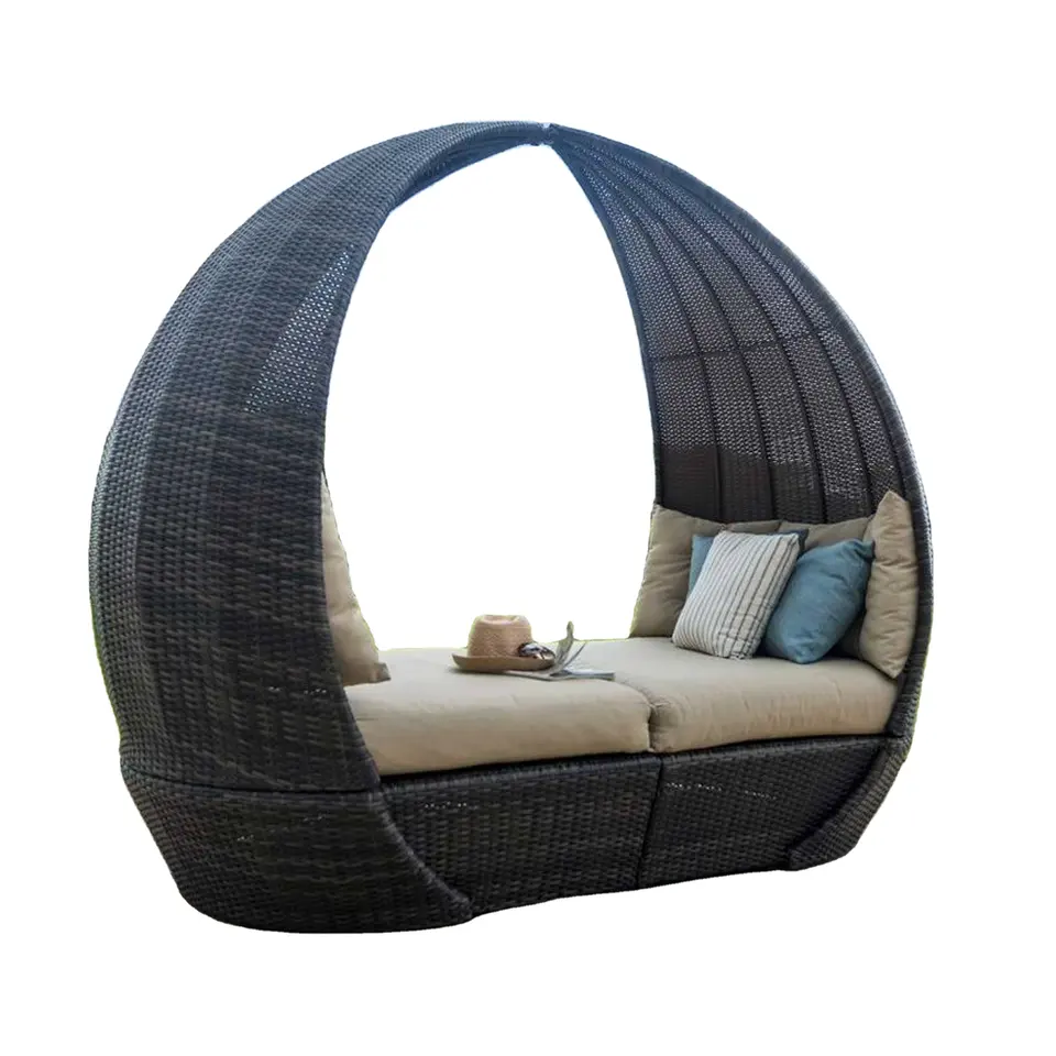 Outdoor Furniture Round Rattan Woven Rope Moon Daybed Leisure Bed