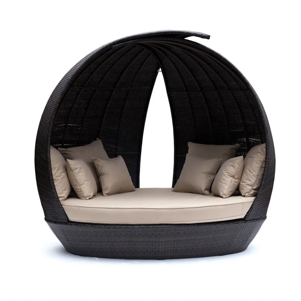 Outdoor Furniture Round Rattan Woven Rope Moon Daybed Leisure Bed